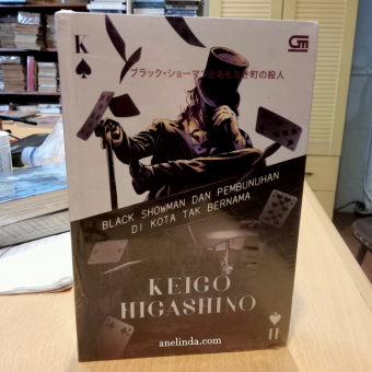 Black Showman dan Pembunuhan di Kota Tak Bernama - Novel karya Keigo Higashino